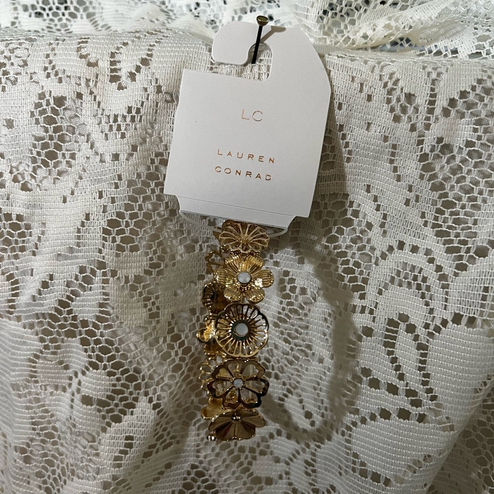 Lauren Conrad Gold Tone Floral Stretch Bracelet Mixed Flower Design BR1305GL NEW
